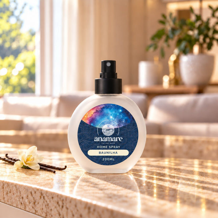 Home Spray Baunilha 200 mL, frasco de vidro fosco com válvula preta, sobre bancada de granito na sala