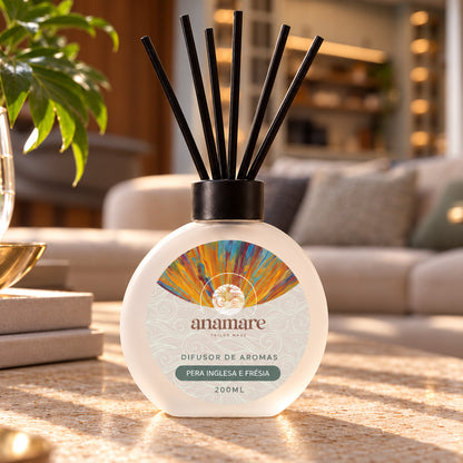 Difusor de Aromas Anamare 200 mL Pera Inglesa e Frésia, de perto, com varetas pretas