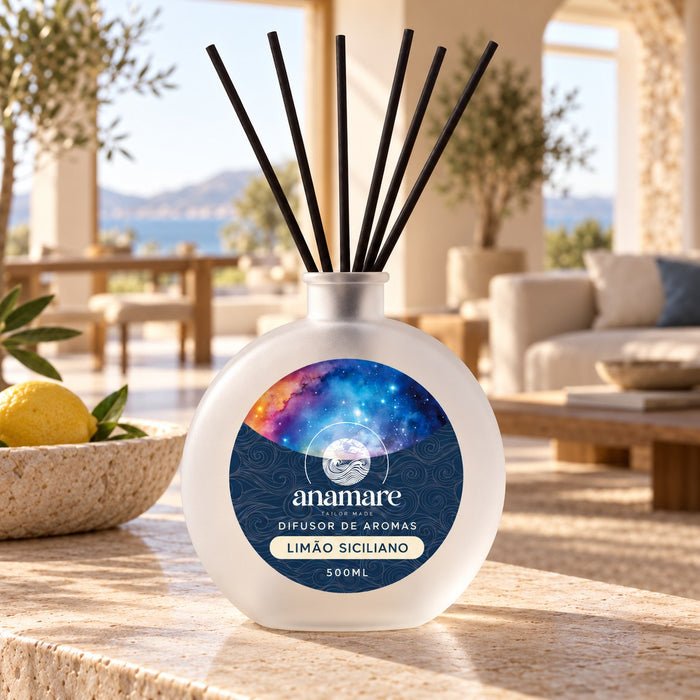 Difusor de Aromas Limão Siciliano 500 mL, frasco de vidro fosco com varetas pretas, na sala