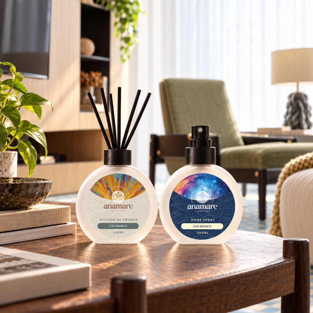 Kit Difusor de Aromas e Home Spray 200 mL Anamare na fragrância Chá Branco, em ambiente de sala