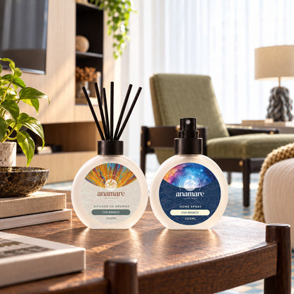 Kit Difusor de Aromas e Home Spray 200 mL Anamare na fragrância Chá Branco, em ambiente de sala