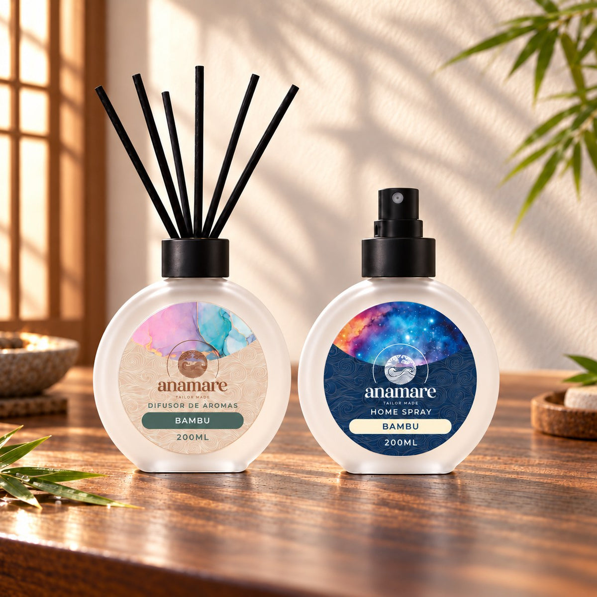 Kit Difusor de Aromas e Home Spray Bambu 200 mL, frascos de vidro fosco lado a lado