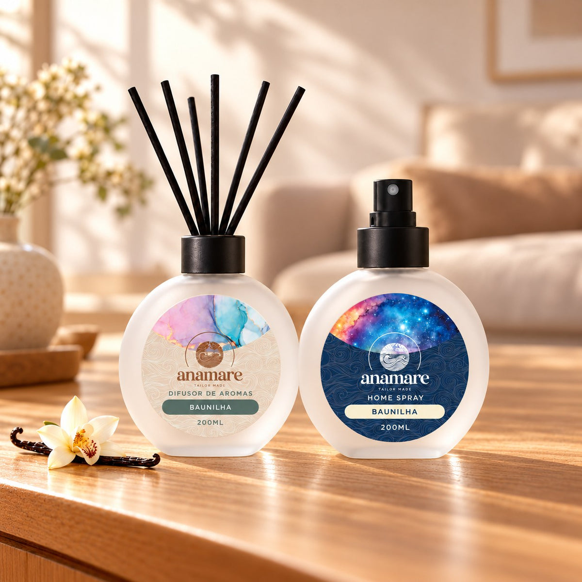 Kit Difusor de Aromas e Home Spray Baunilha 200 mL, frascos de vidro fosco lado a lado