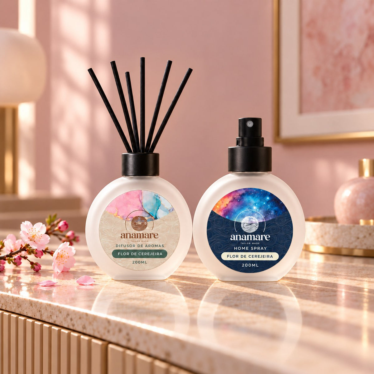 Kit Difusor de Aromas e Home Spray Flor de Cerejeira 200 mL, frascos de vidro fosco lado a lado