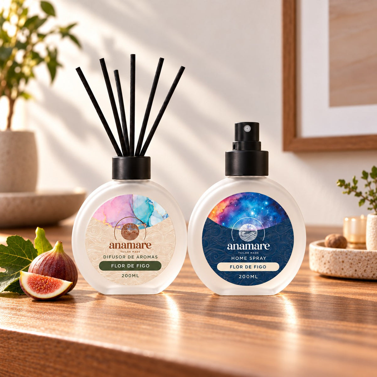 Kit Difusor de Aromas e Home Spray Pera Inglesa e Frésia 200 mL, frascos de vidro fosco lado a lado