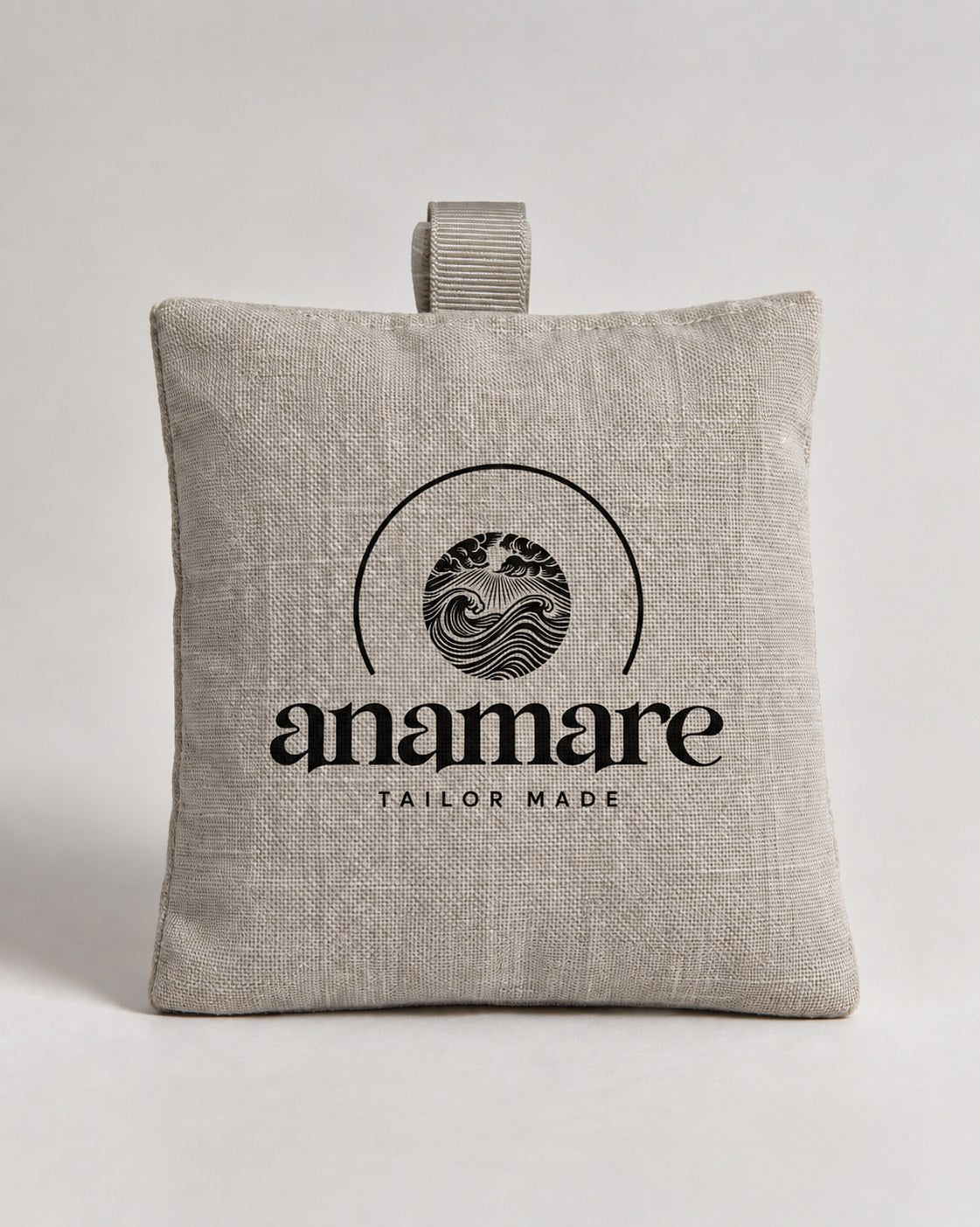 Sachê aromático Anamare em linho cinza com alça de gorgorão