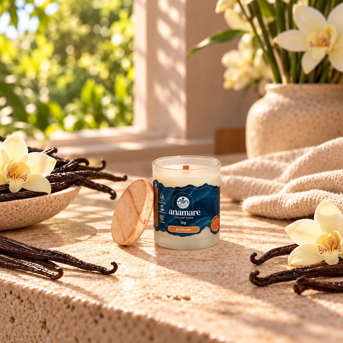 Vela aromática Baunilha 50 g, pote de vidro com tampa, em cena
