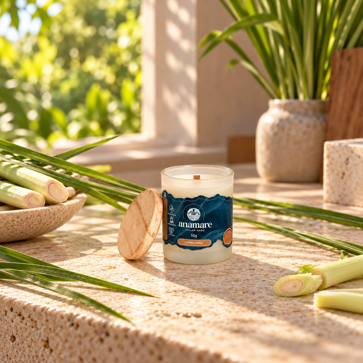 Vela aromática Capim Limão 50 g, pote de vidro com tampa, em cena