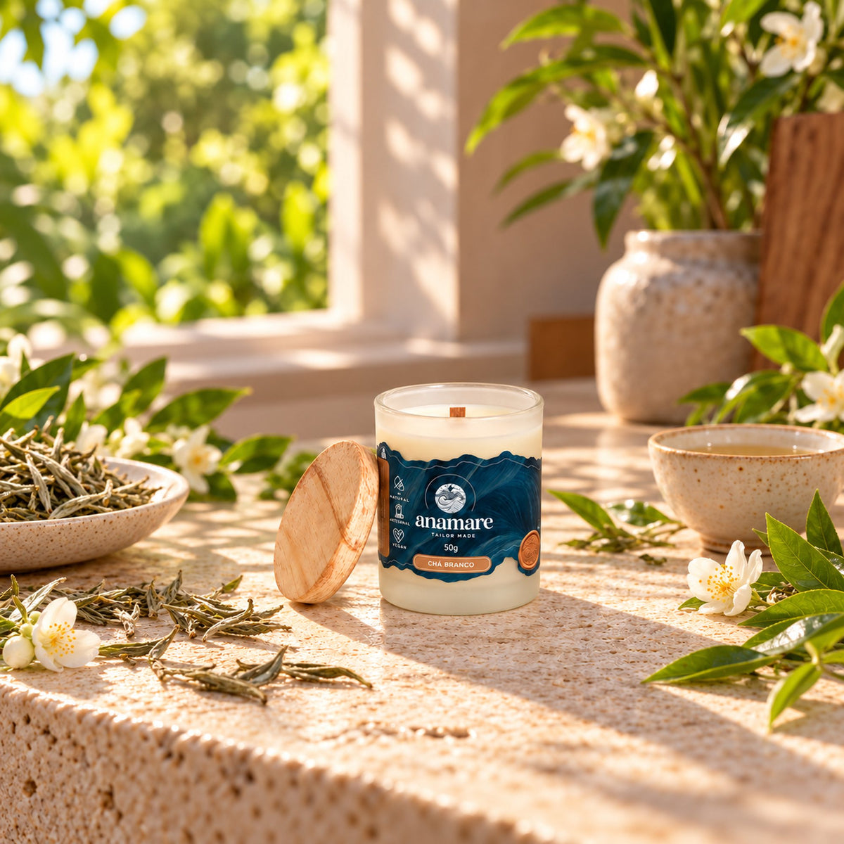 Vela aromática Chá Branco 50 g, pote de vidro com tampa, em cena