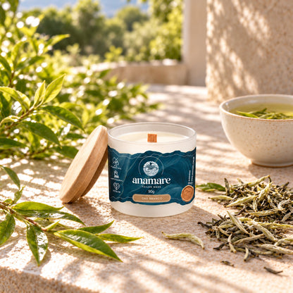 Vela aromática Moyen 90 g Chá Branco em cena, plano aberto