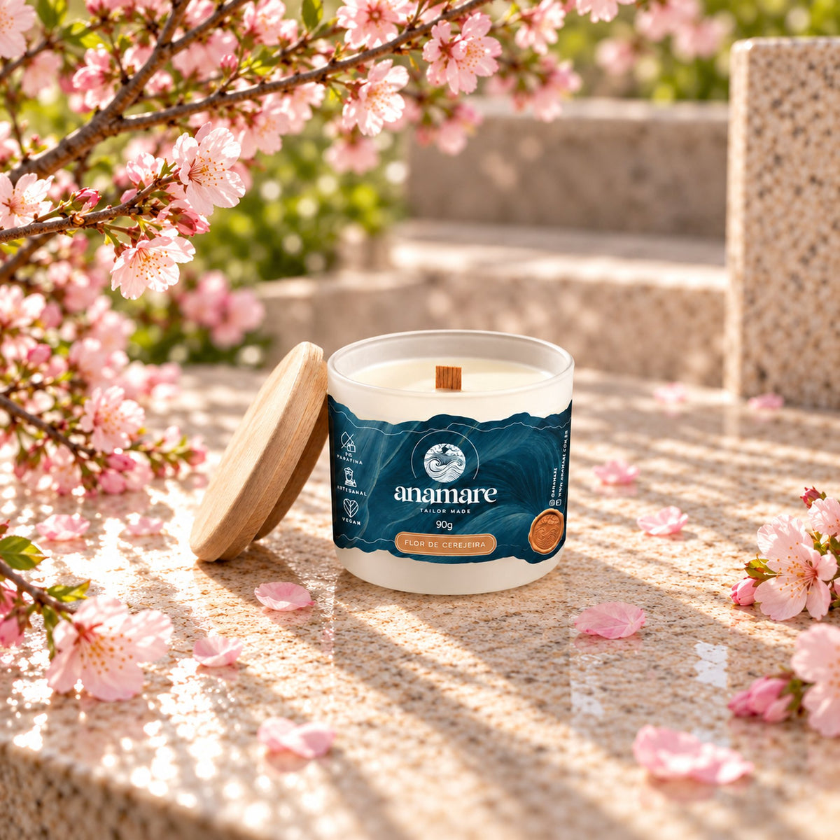 Vela aromática Moyen 90 g Flor de Cerejeira em cena, plano aberto