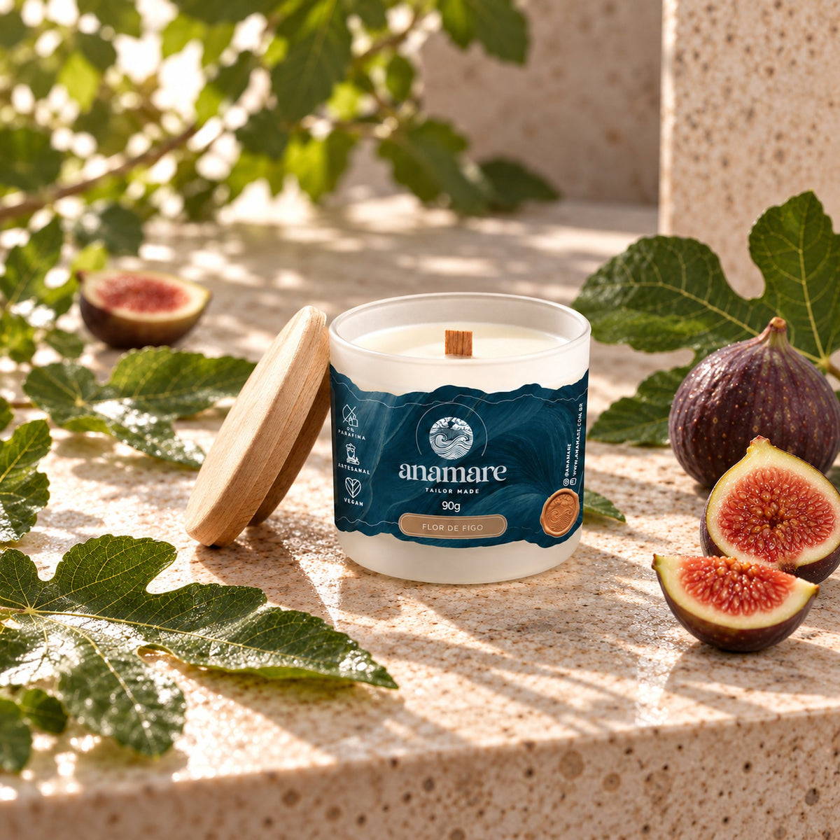 Vela aromática Moyen 90 g Flor de Figo em cena, plano aberto