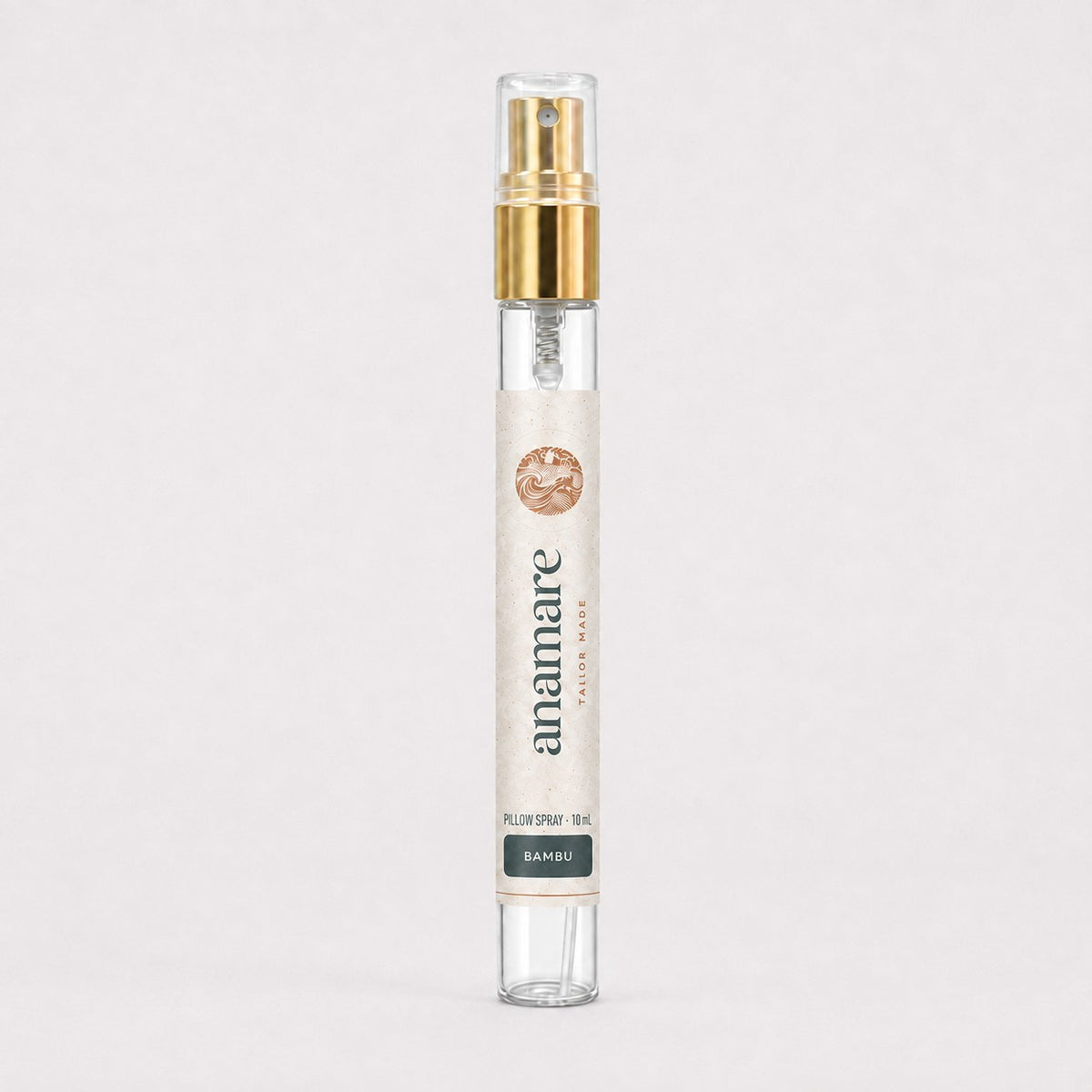 Pillow Spray Bambu 10 mL, flaconete de vidro com válvula spray dourada e rótulo Anamare, sobre fundo claro