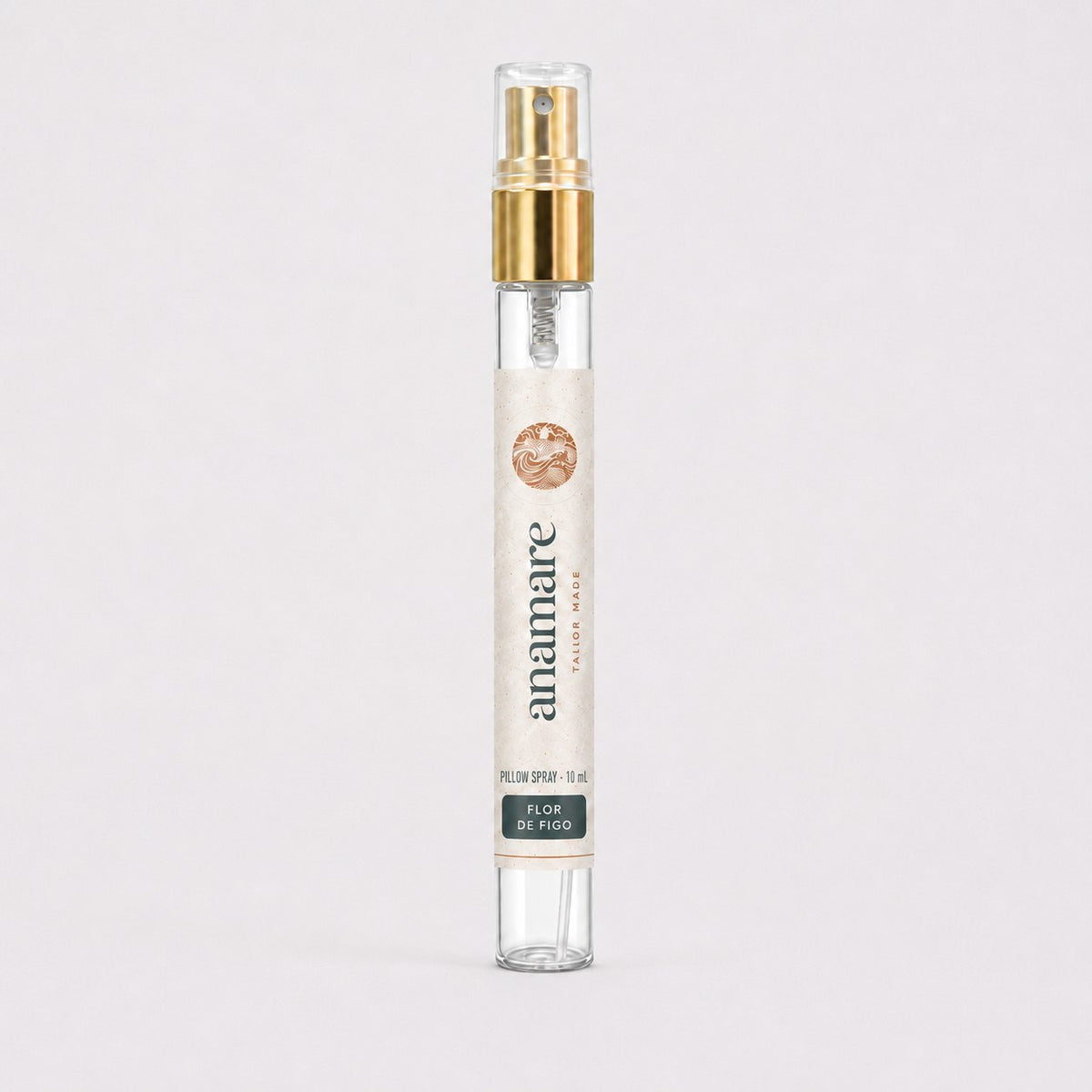 Pillow Spray Flor de Figo 10 mL, flaconete de vidro com válvula spray dourada e rótulo Anamare, sobre fundo claro
