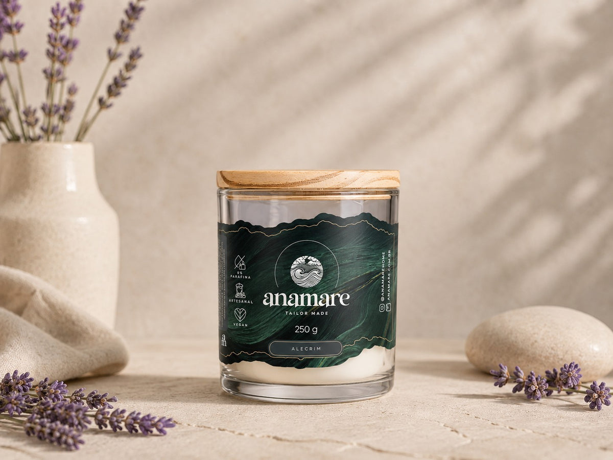 Vela Aromática Alecrim Deux 250 g, pote largo de vidro com dois pavios e tampa de madeira
