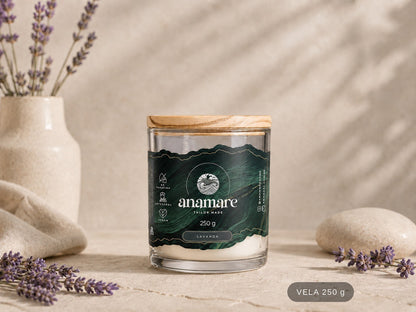 Vela Aromática Lavanda Deux 250 g, pote largo de vidro com dois pavios e tampa de madeira